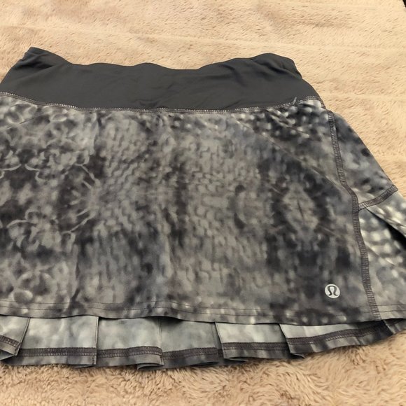 lululemon athletica Dresses & Skirts - Lululemon Lightweight High-Rise Tennis Skirt: Size 6